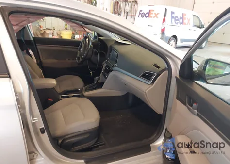 2018 Hyundai Elantra Value Edition z USA, uszkodzony, nr VIN 5NPD84LF0JH225542